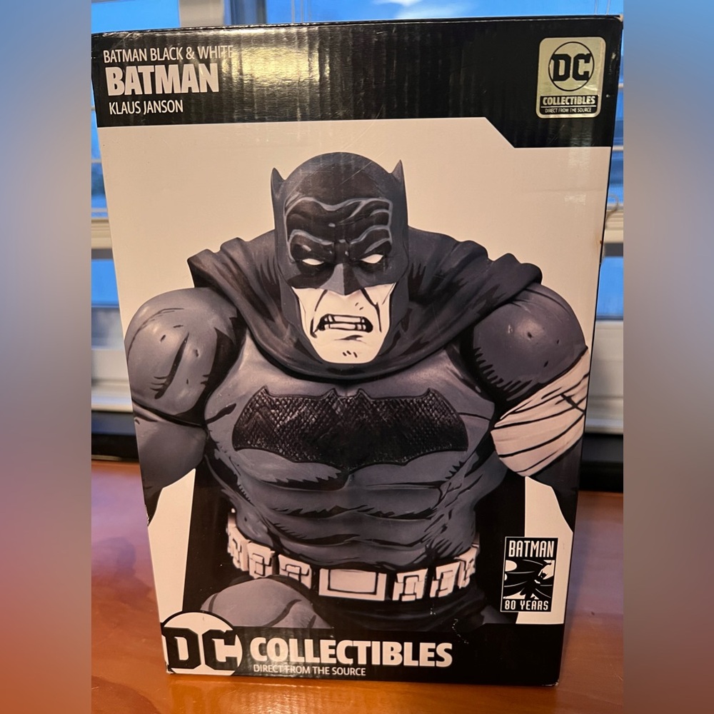 DC Collectibles Batman Black & White: Batman Statue by Klaus Janson